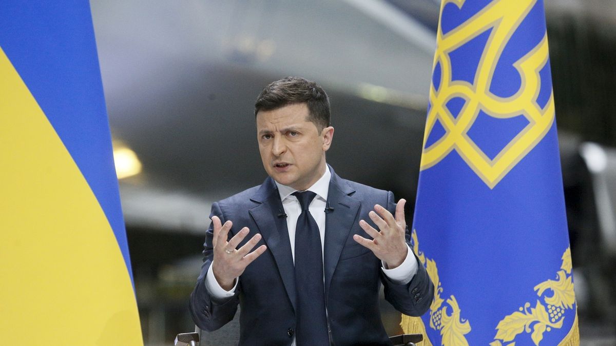 Zelenskyj: Na východě Ukrajiny se opakuje krymský scénář